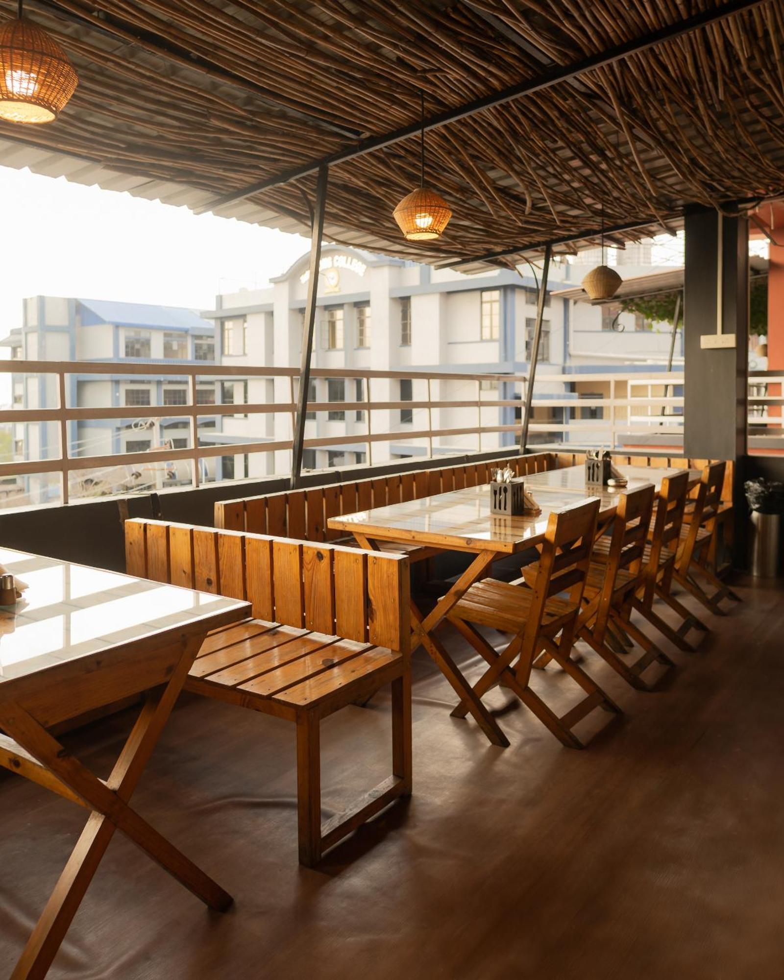 西隆 The Living Roof酒店 外观 照片